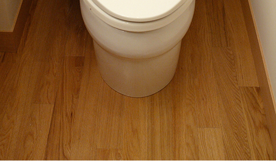 トイレの床で水漏れ 便器と床の間で水漏れ 原因と対策